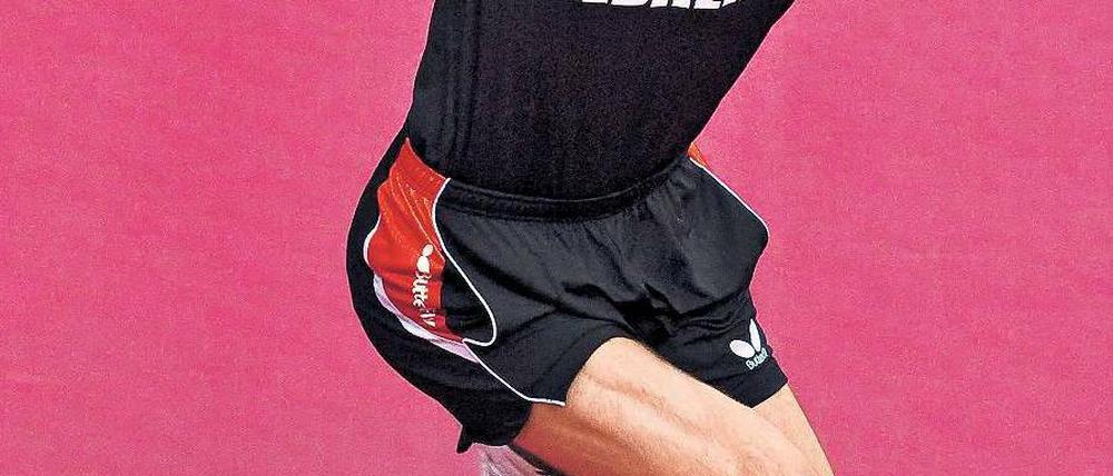 Eine Spur zu hart. Selbst Timo Boll musste im Halbfinale staunen, mit welcher Wucht und Präzision sein chinesischer Gegner ihm die Bälle um die Ohren haute. Foto: AFP
