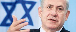 Benjamin Netanjahu war vorab über Obamas Rede informiert – und beschwerte sich vergeblich bei Außenministerin Hillary Clinton. Er ist zu Besuch in Washington, um Lobbyarbeit im Kongress und bei einflussreichen Organisationen zu betreiben. Foto: Hannibal Hanschke/dpa