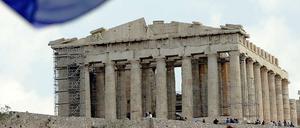 Für Athen wird es eng: Eine Rating-Agentur hat die Bonität des Landes weiter herabgestuft.