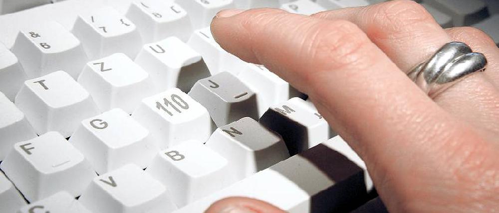 Neuland. Excel gehört inzwischen zur Grundausstattung eines jeden Lebenslaufs, sagen Karriereexperten. Trotzdem haben viele Probleme mit dem Programm für Tabellenkalkulation. Und das Kursangebot boomt. Foto: Picture-Alliance