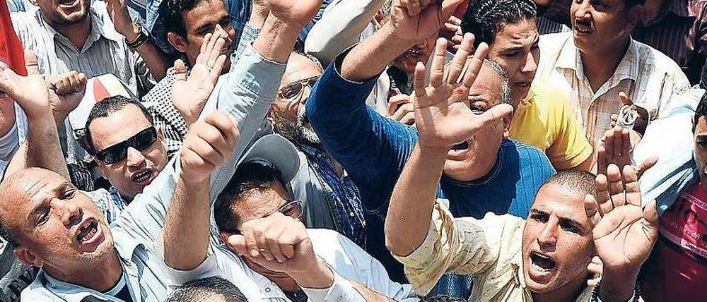 Proteste. In Kairo demonstrieren immer noch Tausende auf dem Tahrir-Platz. Foto: dpa