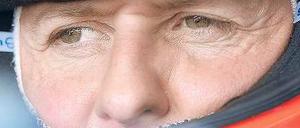 Das ist nicht mehr Michael. Während die gesamte Formel 1 ihren einstigen Helden mit seinem „Ablaufdatum“ versieht und seinen Rücktritt herbeiredet, reift in Michael Schumacher langsam die Erkenntnis eigener Fehlbarkeit. Das immerhin hat sein Comeback gebracht. Foto: dpa