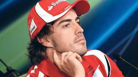 Der Meister denkt. Fernando Alonso kennt keinen besseren Ort als Ferrari. Foto: dpa