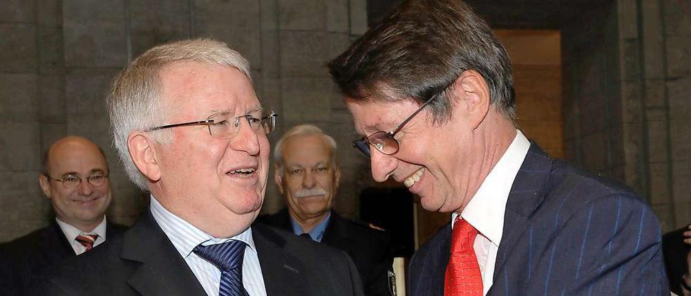 Das war's. Polizeipräsidenten Dieter Glietsch (links) wurde auch von Innensenator Ehrhart Körting feierlich in den Ruhestand verabschiedet.