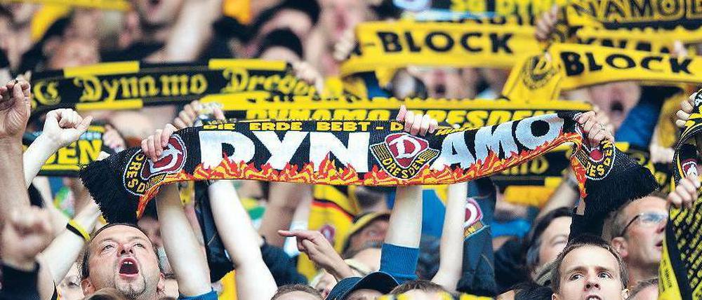 Obsession Aufstieg. Dresdens Fans wollen endlich wieder großen Fußball sehen. Foto: dpa