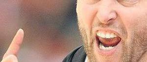Gebt nochmal Gas, Jungs. Füchse-Trainer Sigurdsson macht wieder Druck. Foto: dpa