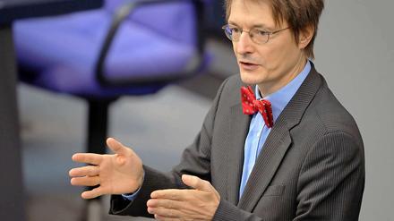 Teure Behandlung. Für einen Krebstherapeuten seien Rezepte über 20 Millionen Euro im Jahr "keine Seltenheit", sagt der SPD-Gesundheitsexperte Karl Lauterbach.