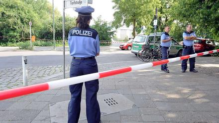Am Weddinger Nordufer war am Nachmittag erst einmal der Durchgang versperrt.