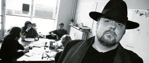 Stein des Anstoßes: Harald Ehlert, der Gesellschafter der Treberhilfe im Büro in der Yorckstraße.