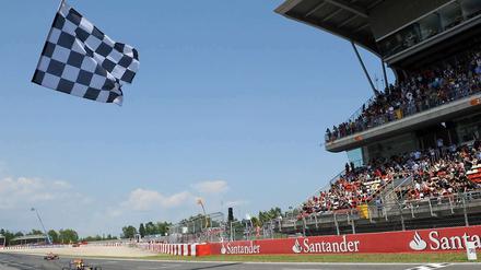 Geschafft. Sebastian Vettel sieht die schwarz-weiß-karierte Fahne mal wieder als Erster.