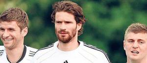 Mann der Mitte. Friedrich (hier zwischen Müller und Kroos) könnte am Sonntag an der Seite von Badstuber spielen.