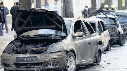 Brandserie. 2009 zündeten mutmaßlich Linksextreme 221 Fahrzeuge an. 