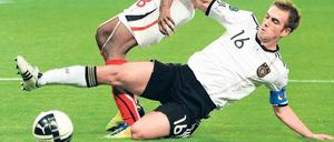 Letzter Einsatz. Philipp Lahm will auch das letzte Spiel dieser Saison in der EM-Qualifikation gewinnen – und dann endlich in den Urlaub. 