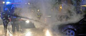 In der Solinger Straße in Moabit brannte in der Nacht zu Mittwoch ein Audi.