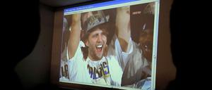 Bilder der Nacht, für Fans gemacht: Nach seinem NBA-Sieg wird Dirk Nowitzki auch in Deutschland massentauglich - in unzähligen Übertragungen bundesweit.