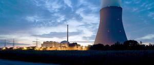 Atomwende. Die Koalition hat beschlossen, dass acht Meiler sofort stillgelegt werden. Die neun verbleibenden sollen bis 2022 vom Netz. Doch die Debatte geht weiter.