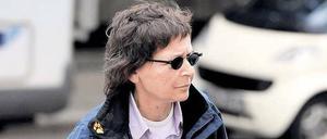 Auf dem Weg ins Gericht. Die ehemalige RAF-Terroristin Verena Becker in Stuttgart.