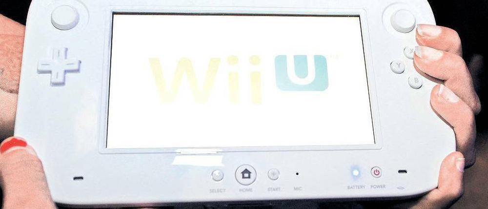 Mit dem großen Display sieht der Controller der „Wii U“ wie ein Tablet-PC aus. Mit der neuen Konsole kann mit und ohne Fernseher gespielt werden. Foto: AFP