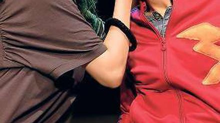 Küss mich, ich bin ein Frosch. Yvonne Yung Hee und Christian Giese. Foto: Theater Strahl