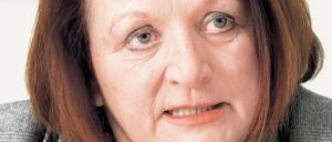 Sabine Leutheusser-Schnarrenberger (59) ist seit 2009 wieder Justizministerin der schwarz-gelben Koalition. Sie hatte dieses Amt schon einmal von 1992 bis 1996 inne. Damals trat sie wegen der Konflikte um den sogenannten großen Lauschangriff von ihrem Amt zurück. Sie ist zudem FDP-Chefin in Bayern. 