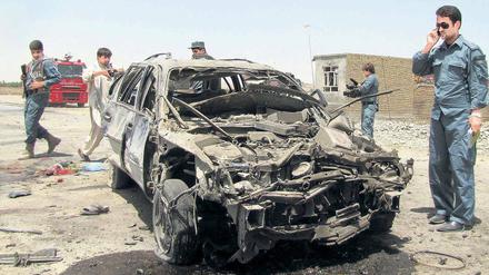 Bei einem Anschlag auf einen Militärkonvoi werden in Afghanistan zwei Bundeswehr-Soldaten verletzt.