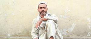 Arbeitskleidung eines Afghanistan-Korrespondenten: Bei Reportagefahrten außerhalb von Kabul trägt Christoph Reuter das landestypische Gewand. Foto: Privat/dapd