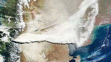 Die Wolke. Auf dem Satelliten-Foto der Nasa ist die Asche klar zu sehen. Foto: rtr