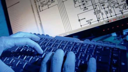 Bequem von zu Hause aus. Digitale Datendiebe leben weniger gefährlich als Bankräuber. 
