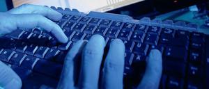 Bequem von zu Hause aus. Digitale Datendiebe leben weniger gefährlich als Bankräuber.