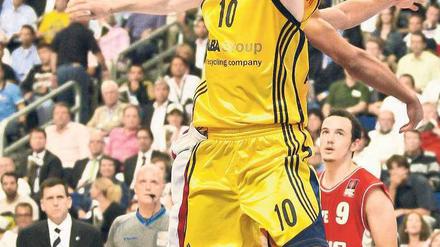 Zum Greifen nahe. Nach dem Ausgleich in der Finalserie kann Taylor Rochestie nun mit Alba den Titel holen. Dazu trug er 13 Punkte, 10 Vorlagen und 6 Rebounds bei. Foto: nordphoto