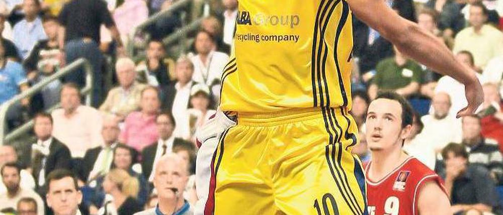 Zum Greifen nahe. Nach dem Ausgleich in der Finalserie kann Taylor Rochestie nun mit Alba den Titel holen. Dazu trug er 13 Punkte, 10 Vorlagen und 6 Rebounds bei. Foto: nordphoto