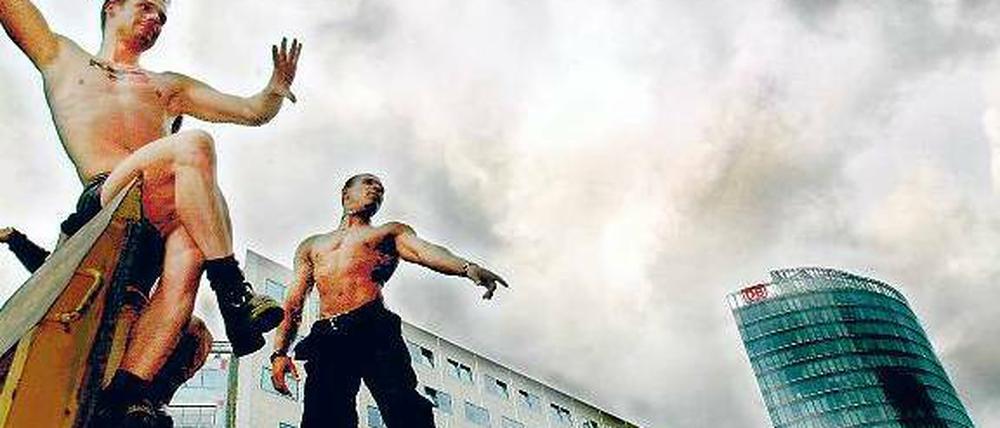 Dann tanzt mal schön. Vor einigen Jahren noch zogen die Teilnehmer über den Potsdamer Platz. An diesem Sonnabend startet der Tross am Ku’damm und macht sich auf den Weg zum Brandenburger Tor.