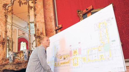 Viel vor. Allein im Neuen Palais in Sanssouci soll die Schau auf 6000 Quadratmetern den Preußenkönig feiern. Gestern wurden auf einer Riesenkarte erste Details für 2012 präsentiert. Foto: dpa
