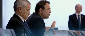 Innenminister Hans-Peter Friedrich und der Präsident des Verfassungsschutzes, Heinz Fromm (links).