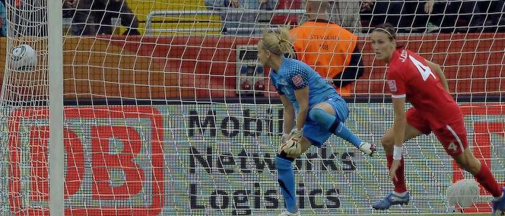 Auftakt zur Wende. Jill Scott erzielt das 1:1 für England.