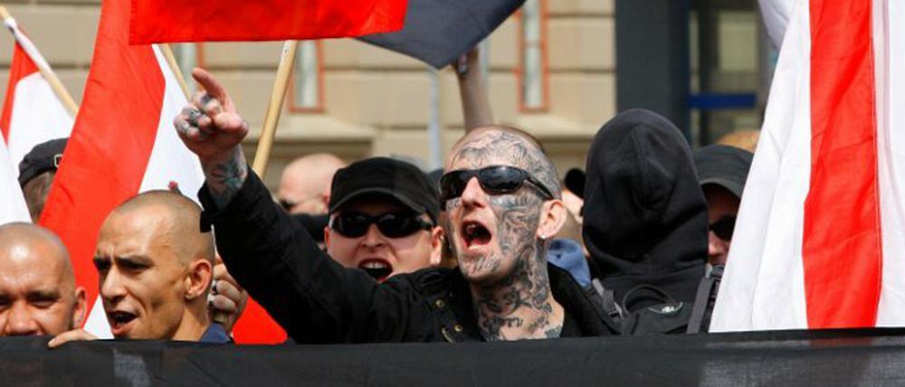 Neonazis in Kreuzberg: Am U-Bahnhof Mehringdamm eskalierte am Samstag die Situation.