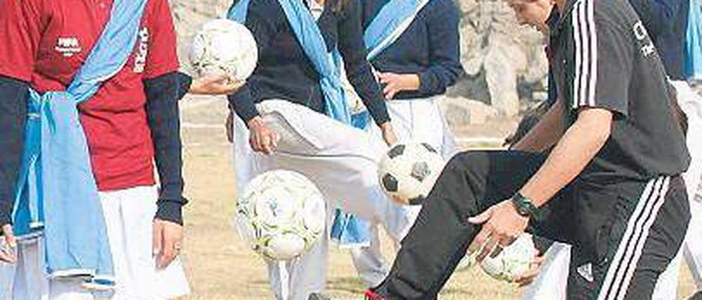 Monika Staab, 53, arbeitet seit 2007 für die Fifa als Entwicklungshelferin und Botschafterin des Frauenfußballs. 