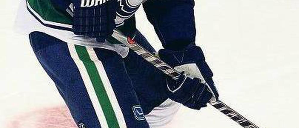 Nie wieder Vancouver. Christian Ehrhoff wechselt nach Buffalo. Foto: dapd