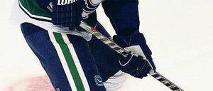 Nie wieder Vancouver. Christian Ehrhoff wechselt nach Buffalo. Foto: dapd
