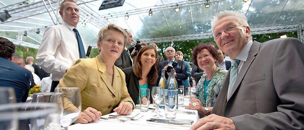 Grünen-Fraktionsvorsitzende Renate Künast und der grüne Ministerpräsident von Baden-Württemberg Winfried Kretschmann auf dem traditionellen Stallwächterfest.