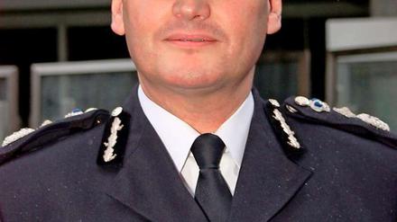 Die Ereignisse im "News of the World"-Skandal überschlagen sich. Am Sonntag (17.07.11) hat Scotland-Yard-Chef Sir Paul Stephenson angesichts der erhobenen Korruptionsvorwürfe gegen Mitarbeiter der Londoner Polizei seinen Rücktritt angekündigt. 