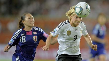 Mit vollem Einsatz. Frauenfußball ist längst eine Massenbewegung in Deutschland.