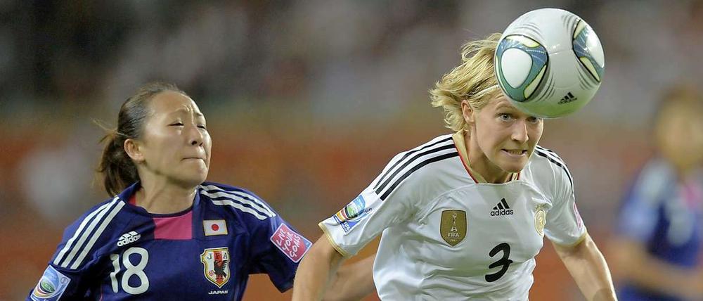 Mit vollem Einsatz. Frauenfußball ist längst eine Massenbewegung in Deutschland.