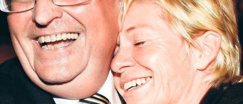 Starke Schulter. Silvia Neid kann auf die Unterstützung von DFB-Präsident Theo Zwanziger bauen.
