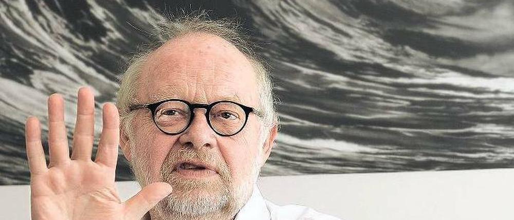 Klein bisschen weise. Jürgen Flimm (hier in seiner Berliner Wohnung) feiert am Sonntag seinen 70. Geburtstag. 