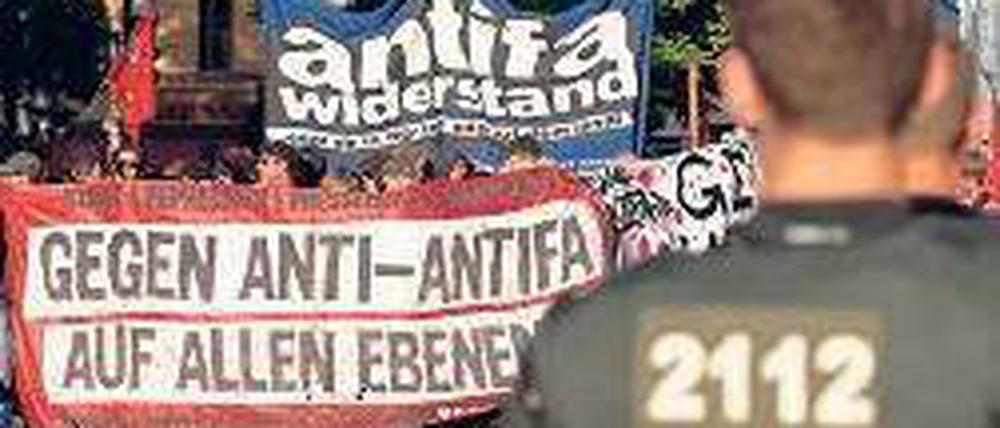 Alles ruhig. Die Demo gegen Rechts am Dienstag in Kreuzberg. Foto: Christian Mang