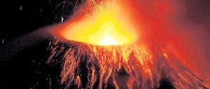 Feuerberg. Vulkanausbrüche bringen die große Hitze aus dem Inneren der Erde an die Oberfläche.