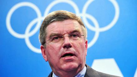 Thomas Bach will sich Zeit lassen mit einer Olympia-Entscheidung.