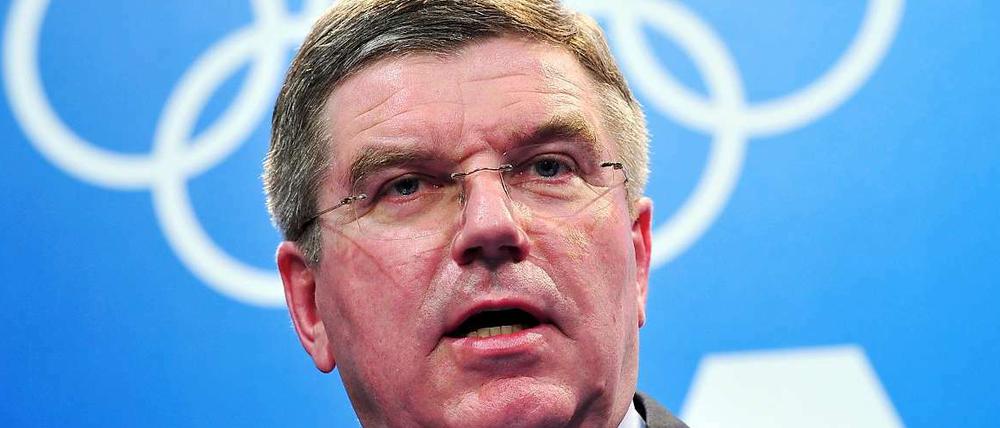Thomas Bach will sich Zeit lassen mit einer Olympia-Entscheidung.