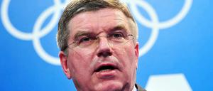 Thomas Bach will sich Zeit lassen mit einer Olympia-Entscheidung.